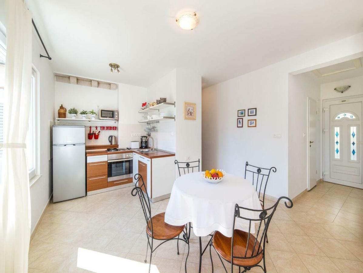 Apartment Diha *